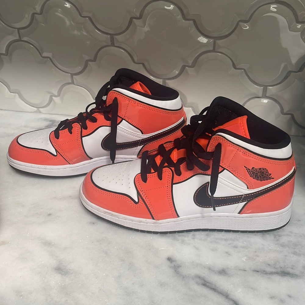 Jordan 1 Mid SE Turf Orange